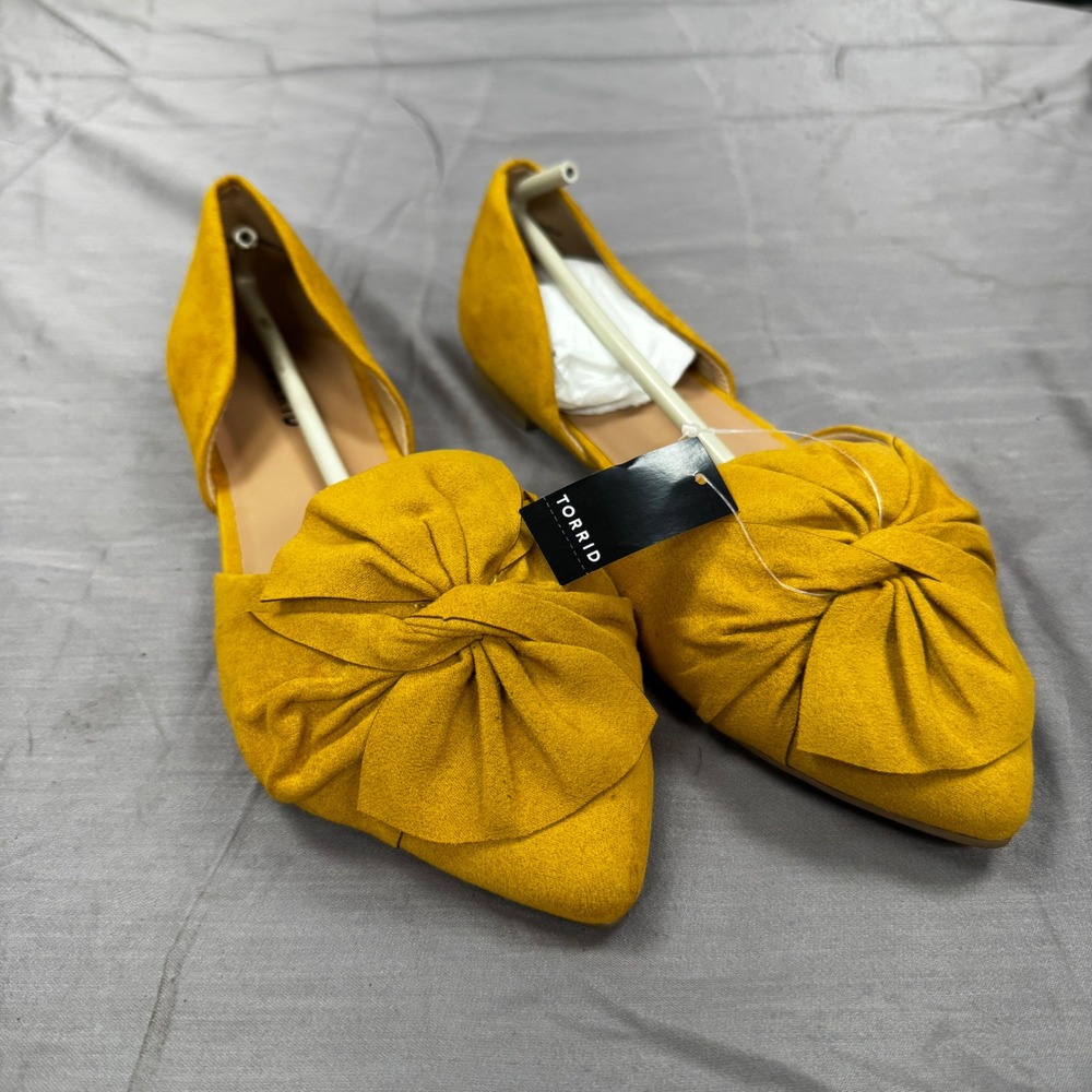 Torid Mustard Yellow Faux Suede Twist Bow Dorsay Flat Pointed Toe Shoes Size 8
